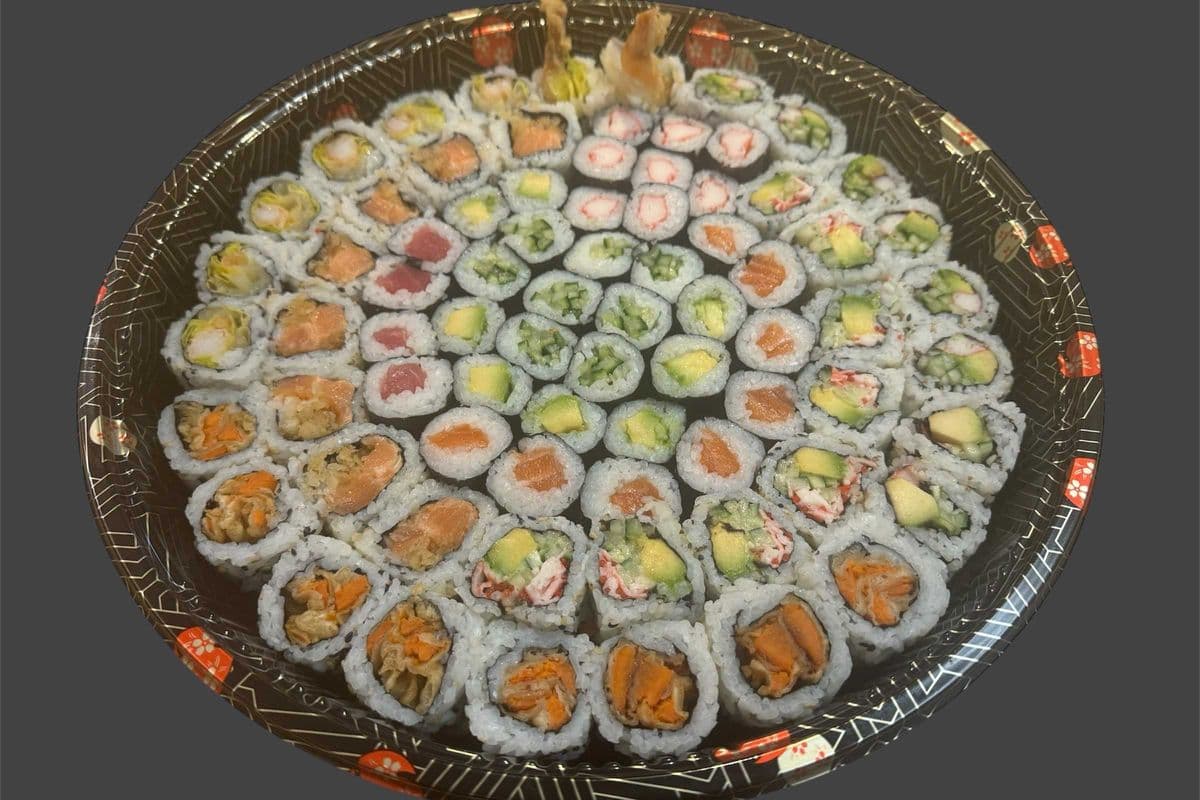 M9) Assorted Rolled Sushi 76pcs (76 Pcs)