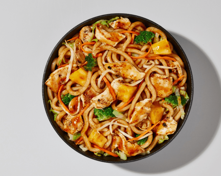 Poulet Teppanyaki à l'ananas avec nouilles