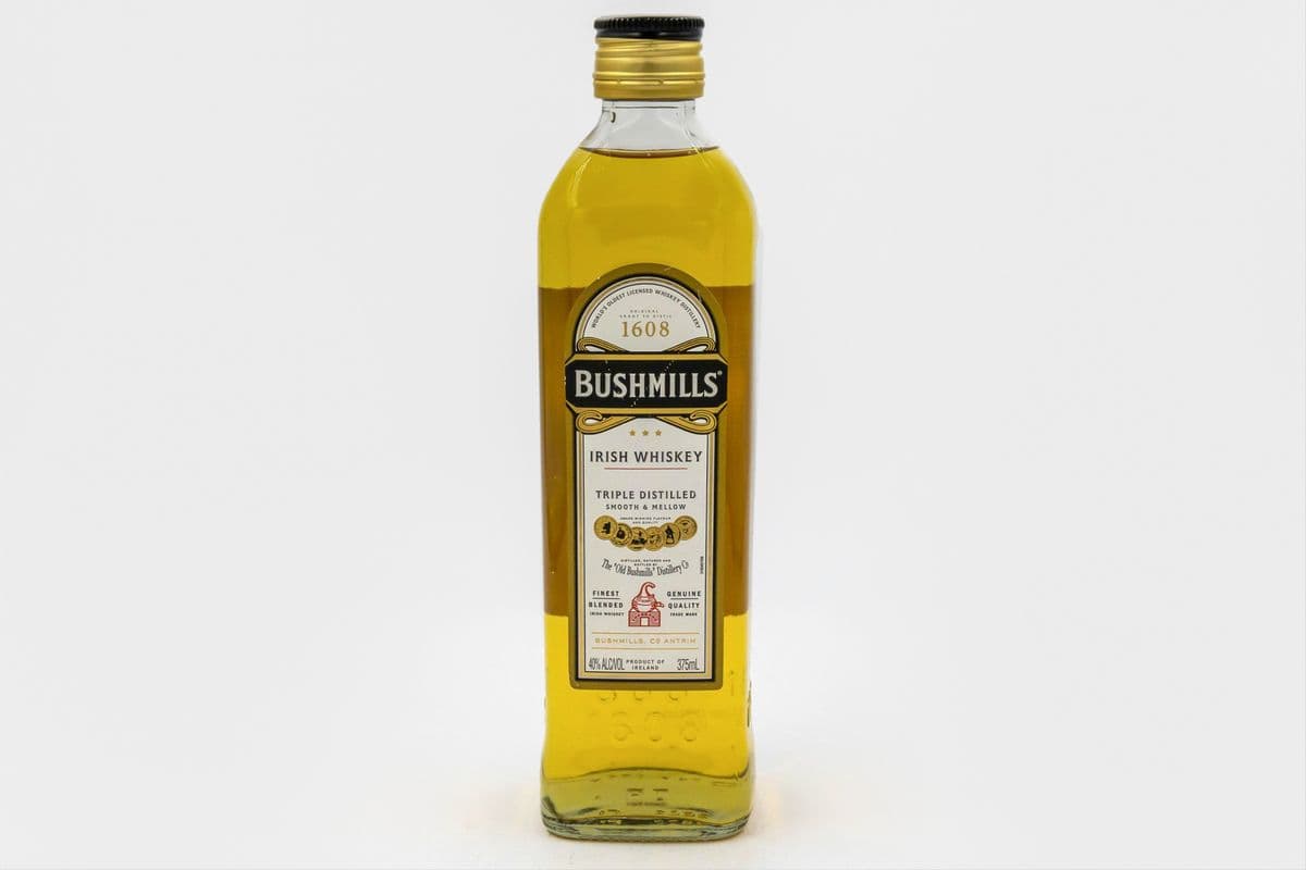 Bushmill's Irish Whisky (1 x 375 ml)