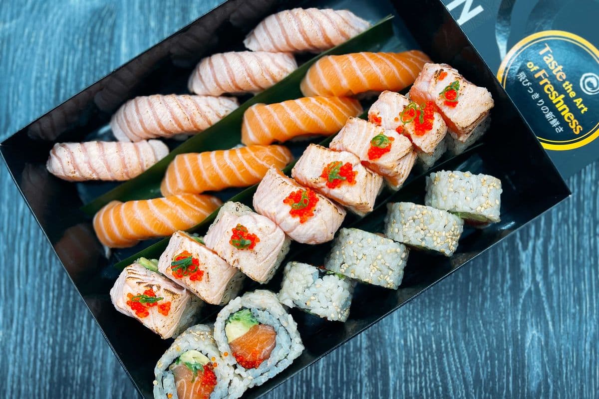 V9 Salmon Deluxe Sushi And Roll 24 pcs (for 2)