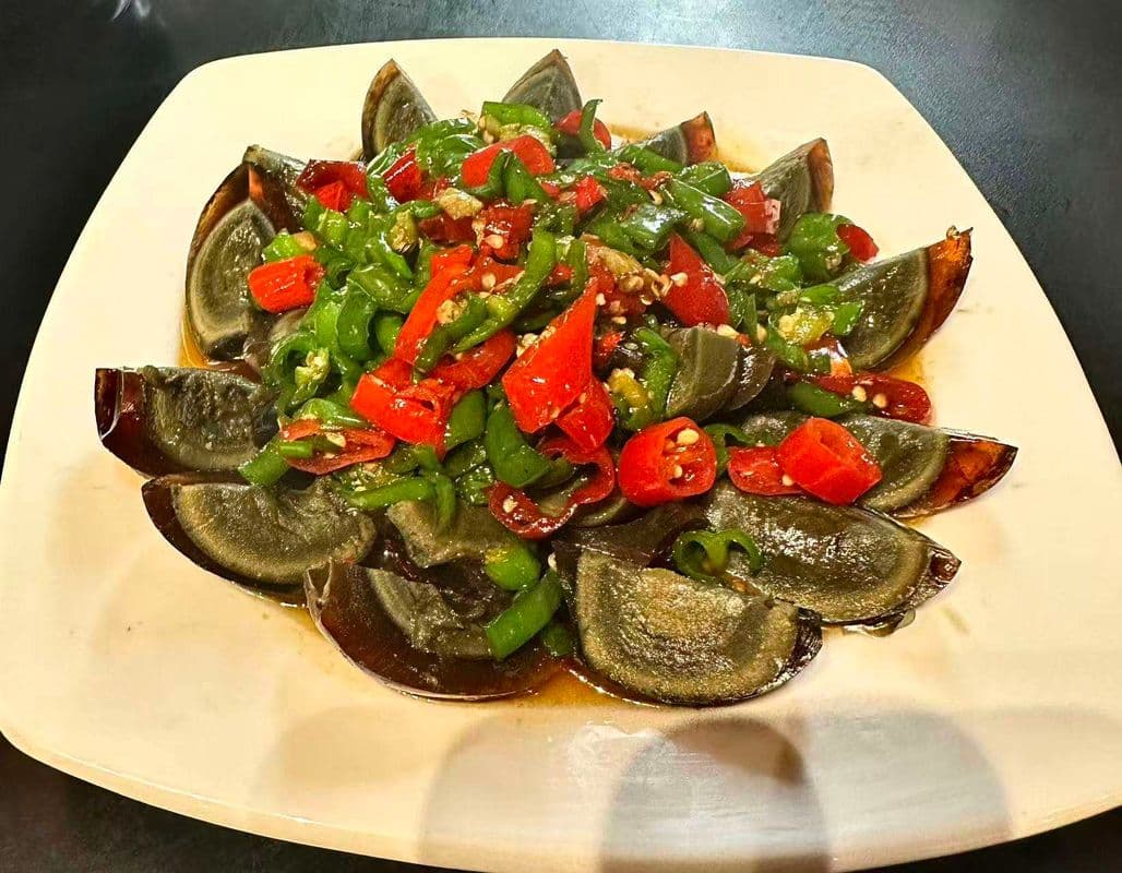 E10 🌶Green Peppers with Century Eggs / E10 🌶青椒盖皮蛋