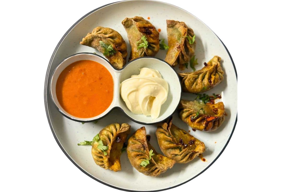 Fried Hare Bhare (Green) Momos (8 Pcs)