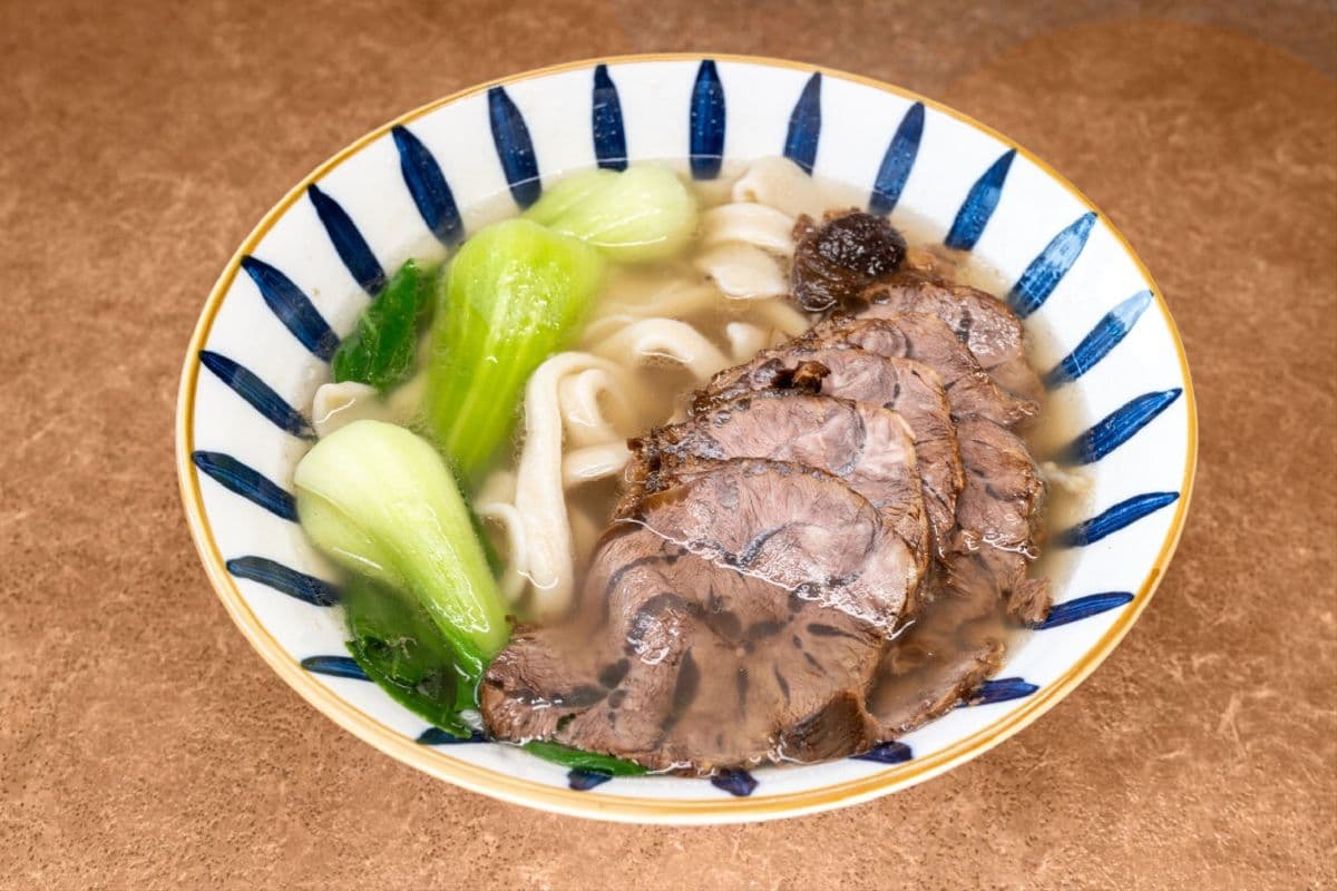 Braised Beef Shank with Noodles (Hand-Made Noodles) - 卤牛腱手工面