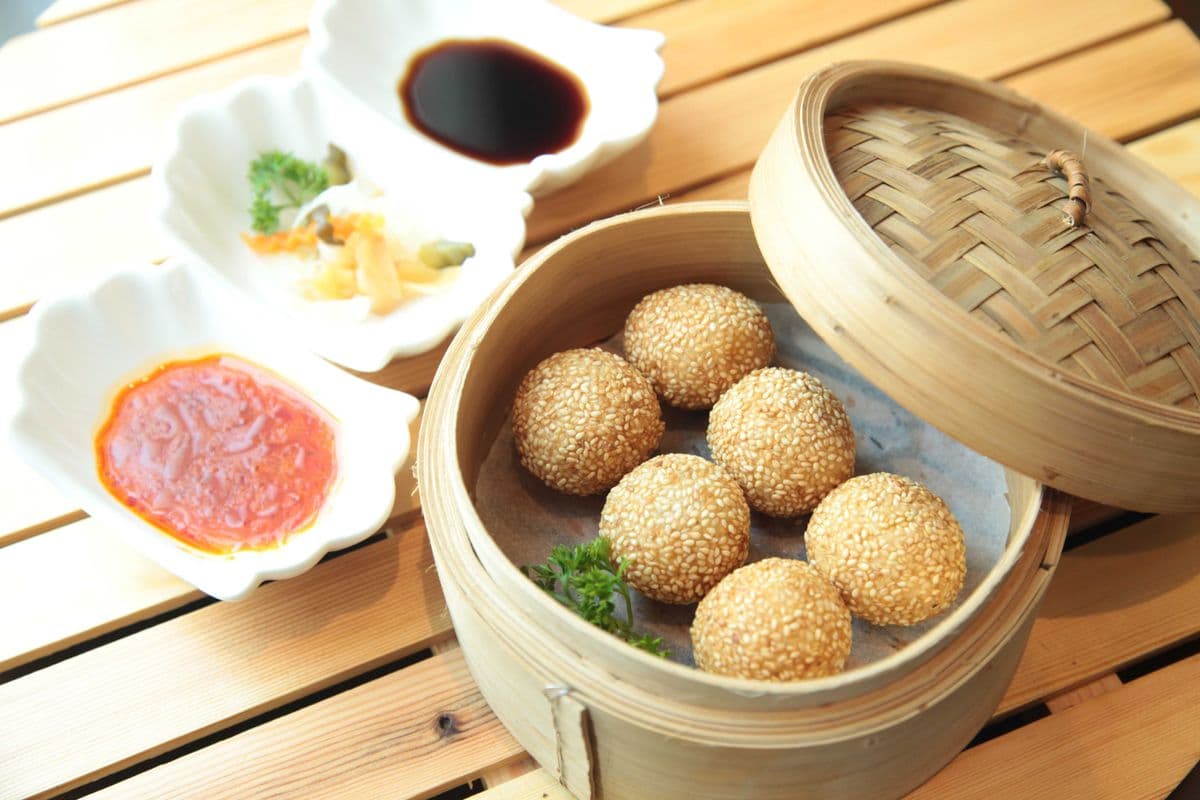 G2. Boule de sésame frite farcie à l'haricot rouge / Fried Sesame Ball Stuffed with Red Bean