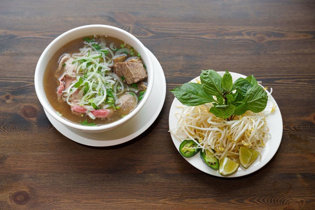 Small 33.Beef Rib Noodle Soup (Phở Sườn Bò)