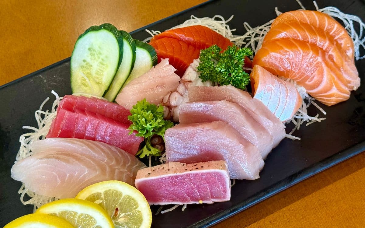 Assorted Sashimi (16 pcs)
