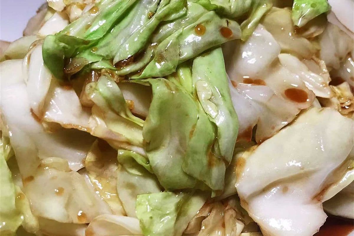 6. Pan-Fried Chinese Cabbage 清炒高丽菜
