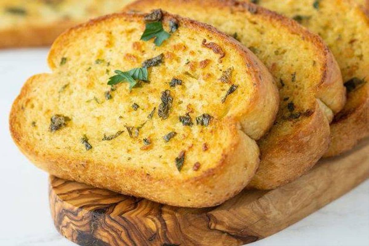 Garlic Bread (4 Slices)