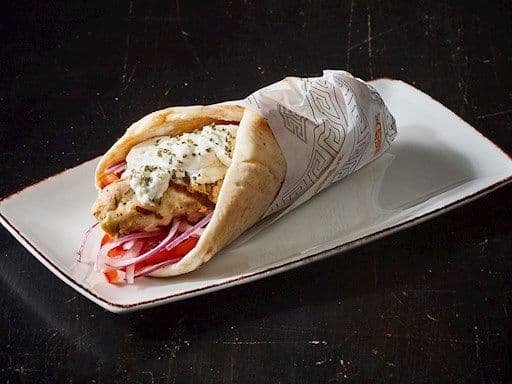 Souvlaki pita au poulet / Chicken souvlaki pita