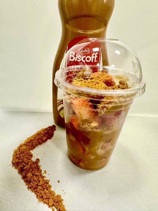 9 Oz Dubai Biscoff Strawberry Cup
