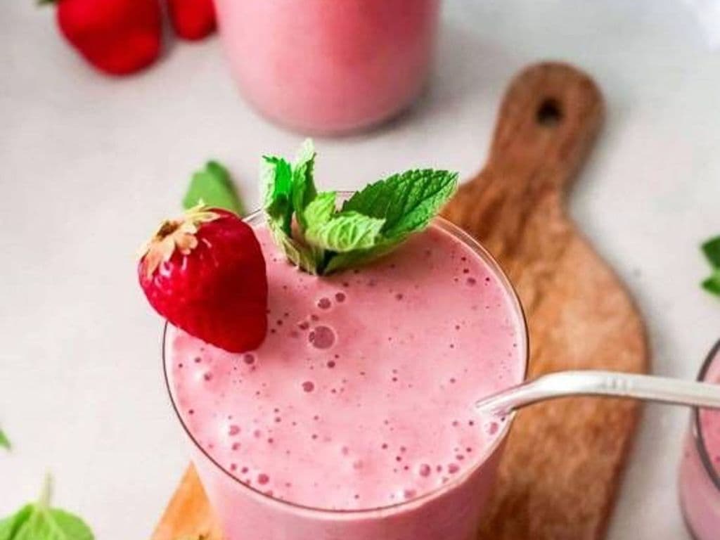 Strawberry Milkshake (16 oz)