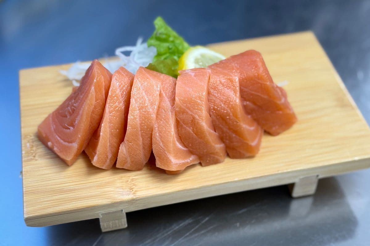 Salmon Sashimi (7 pcs)