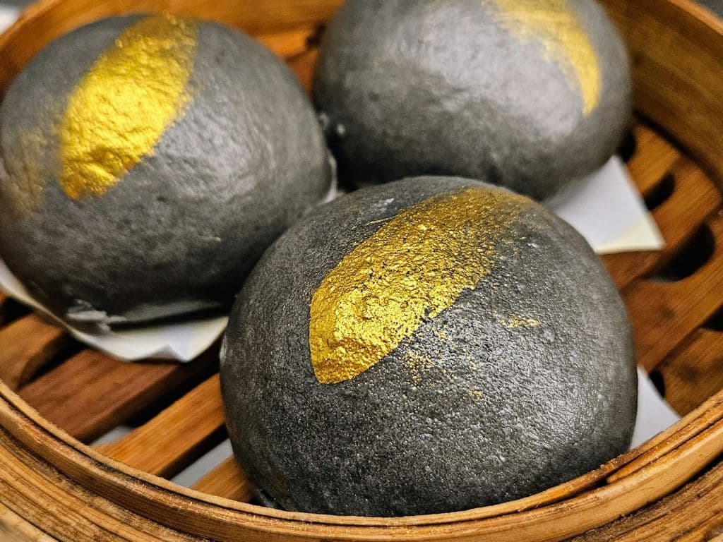 SW6 Charcoal Molten Salted Egg Yolk Buns 黑金流沙包 (黑皮)