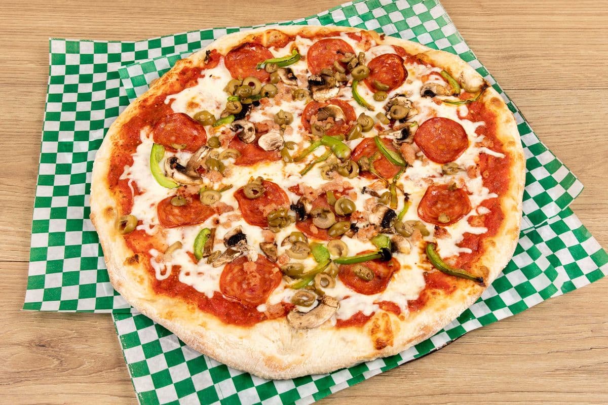 16'' Large Deluxe Special Pizza