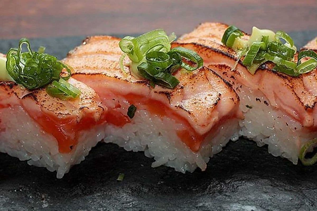 Salmon Oshizushi (8 Pcs)