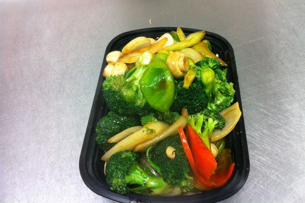 Mixed Vegetables on Noodles 加菜铺面