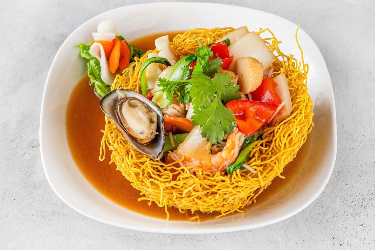 205. Seafood/Meat Stir-Fried Noodle (Mì Xào Đồ Biển/Thịt ga/bo)