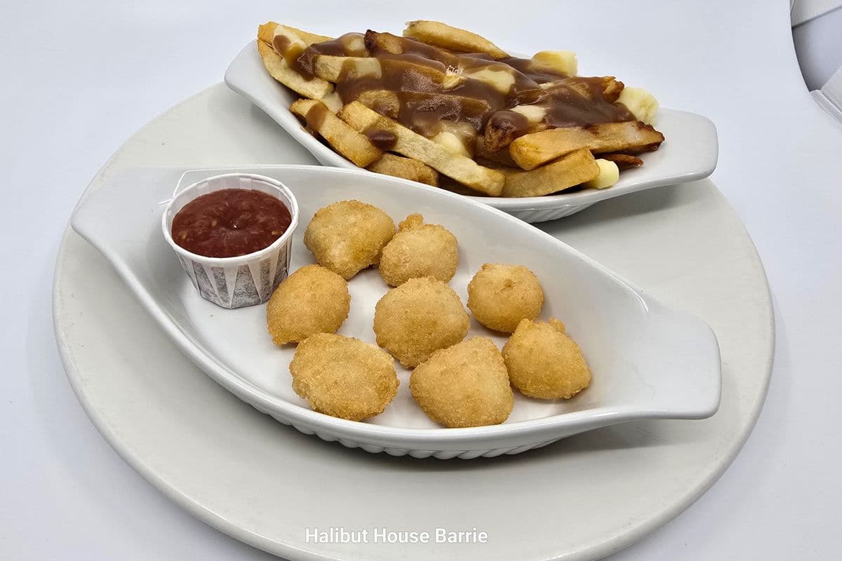 Breaded Scallops (8 pcs) and Poutine