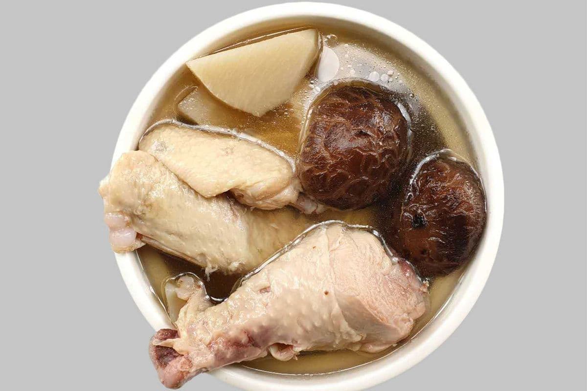 Chicken Soup with Mushroom and Bamboo Shoot 香菇竹筍雞湯