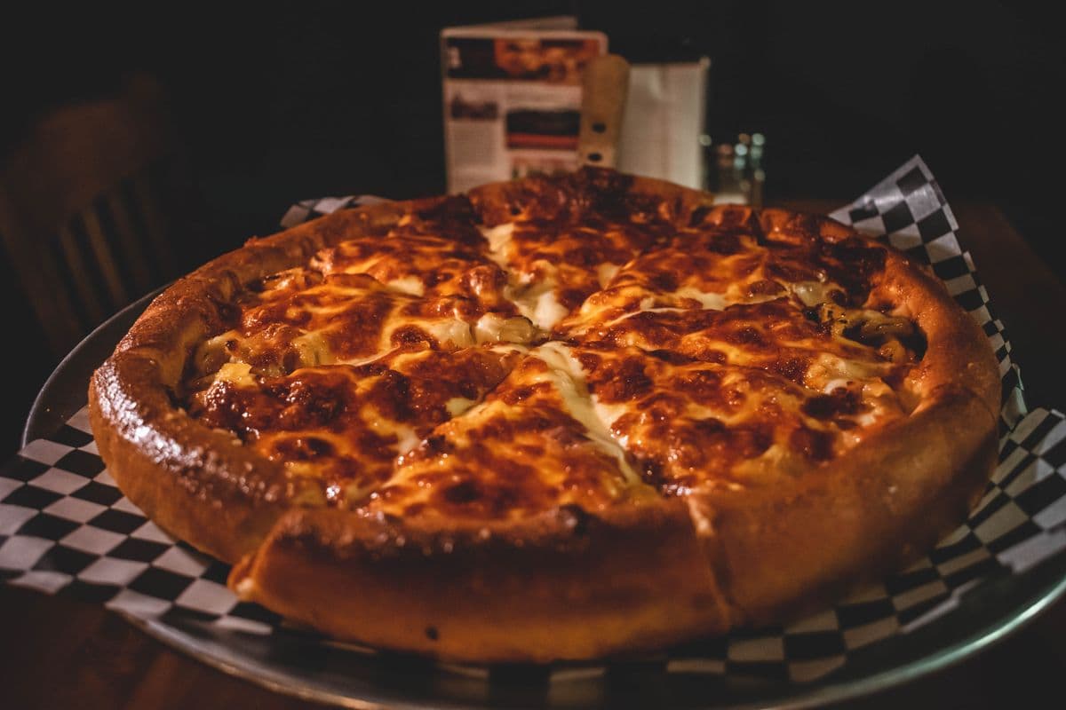Medium Tropical Hawaiian Pizza