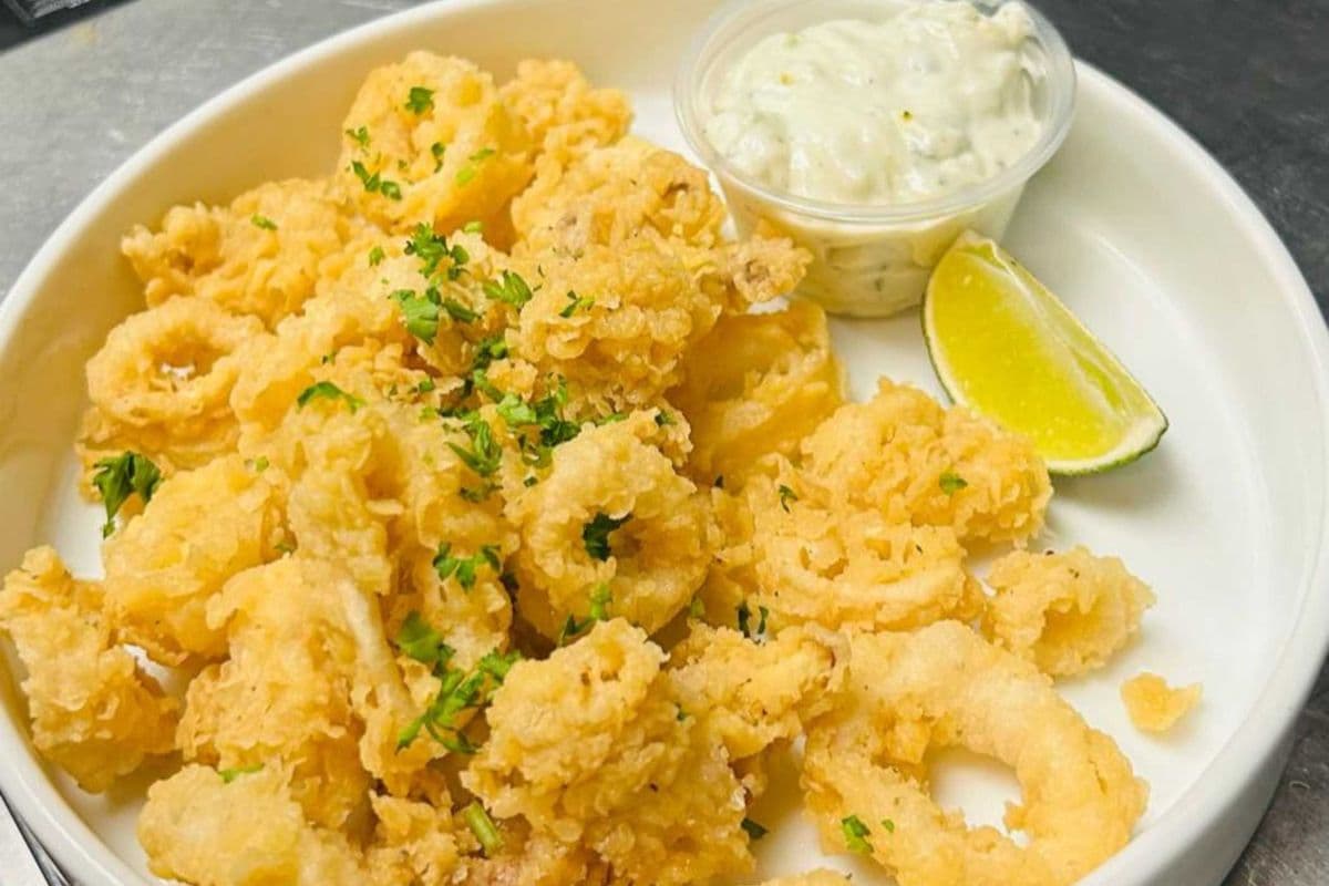 Crispy Calamari with Tzatziki Sauce