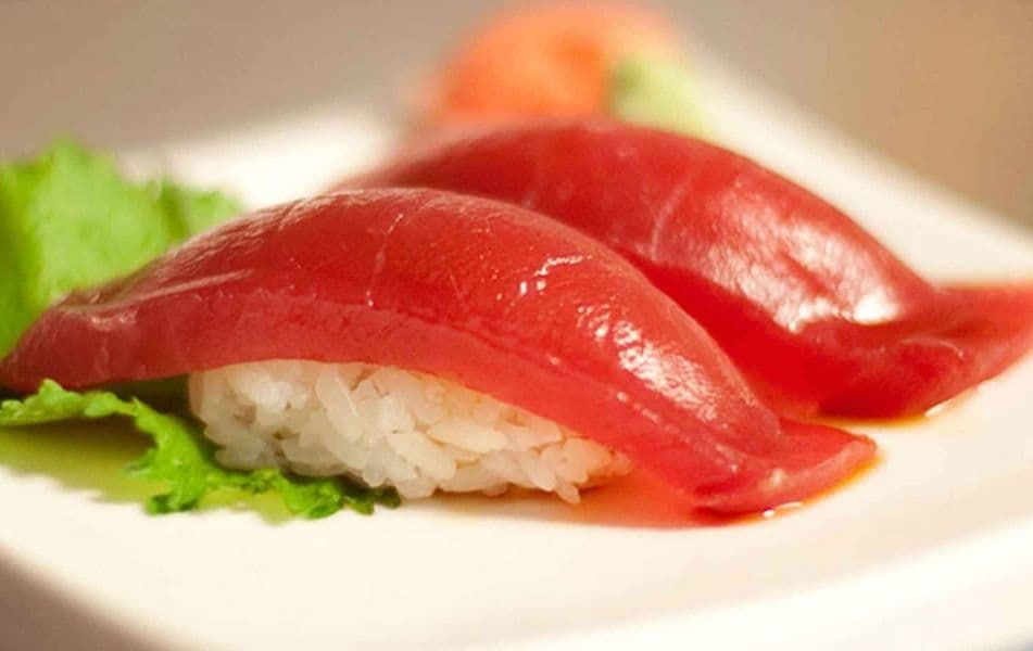16. Tuna Sushi (2 pcs)