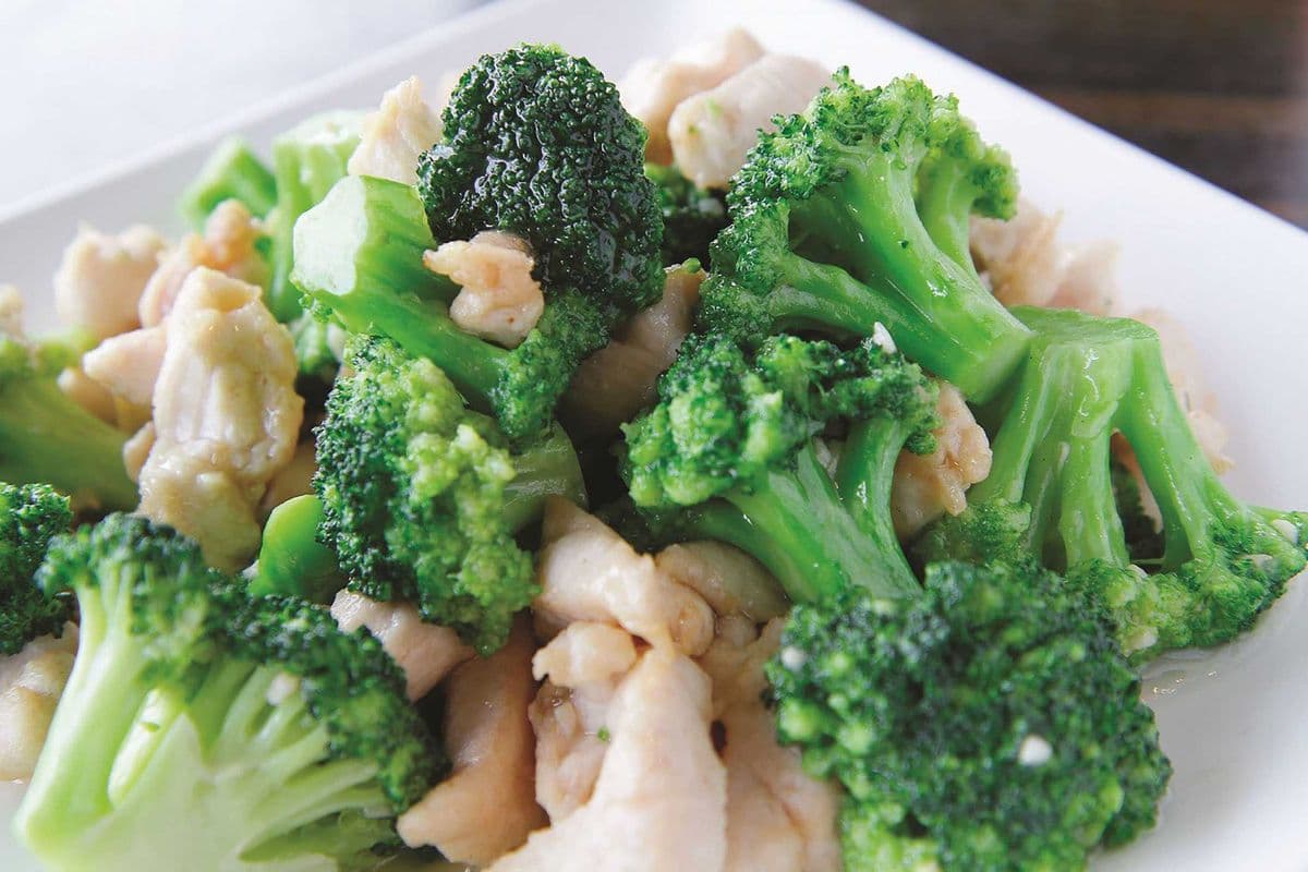 Stir-Fried Diced Chicken with Broccoli 百加利雞丁