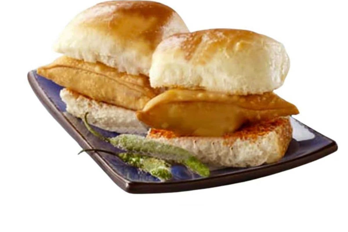 Chicken Samosa Sliders (2pcs) and Fries