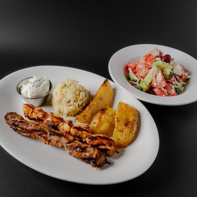 Plats souvlaki au poulet / Chicken Souvlaki Plate