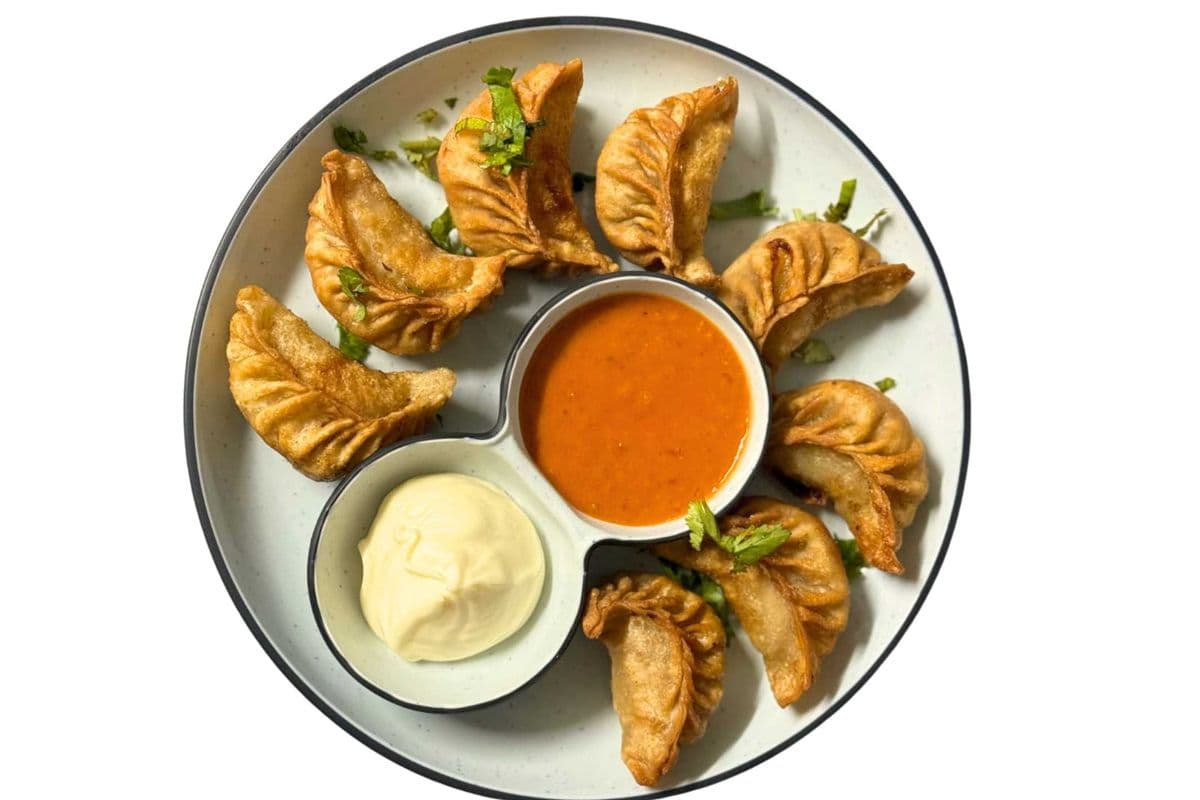 Fried Hare Bhare (Green) Momos (8 Pcs)