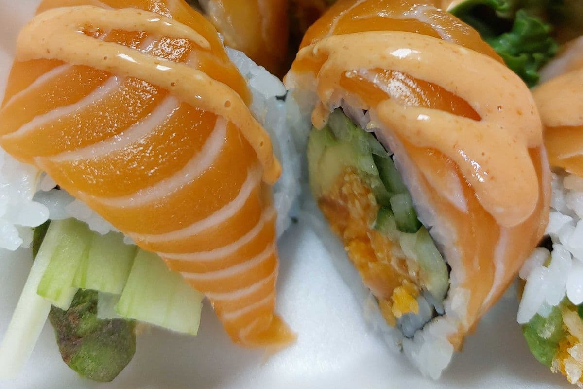 34.Salmon Lover Roll (10 pcs)