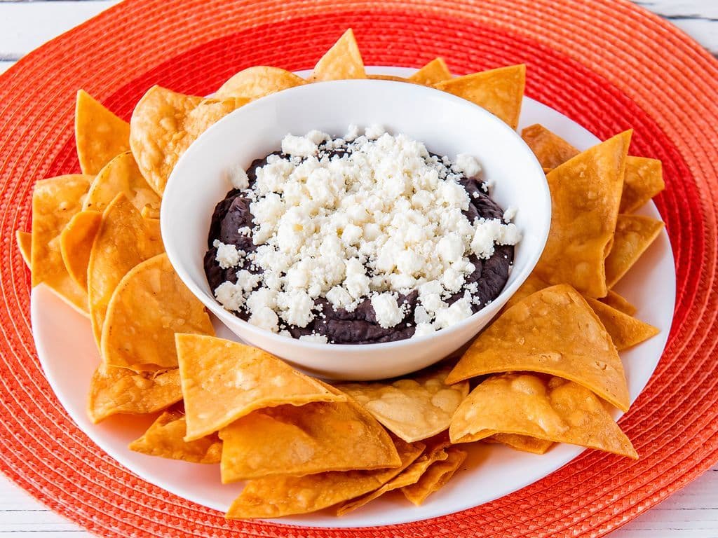 Frijoles Refritos and Chips / Refried Beans and Chips