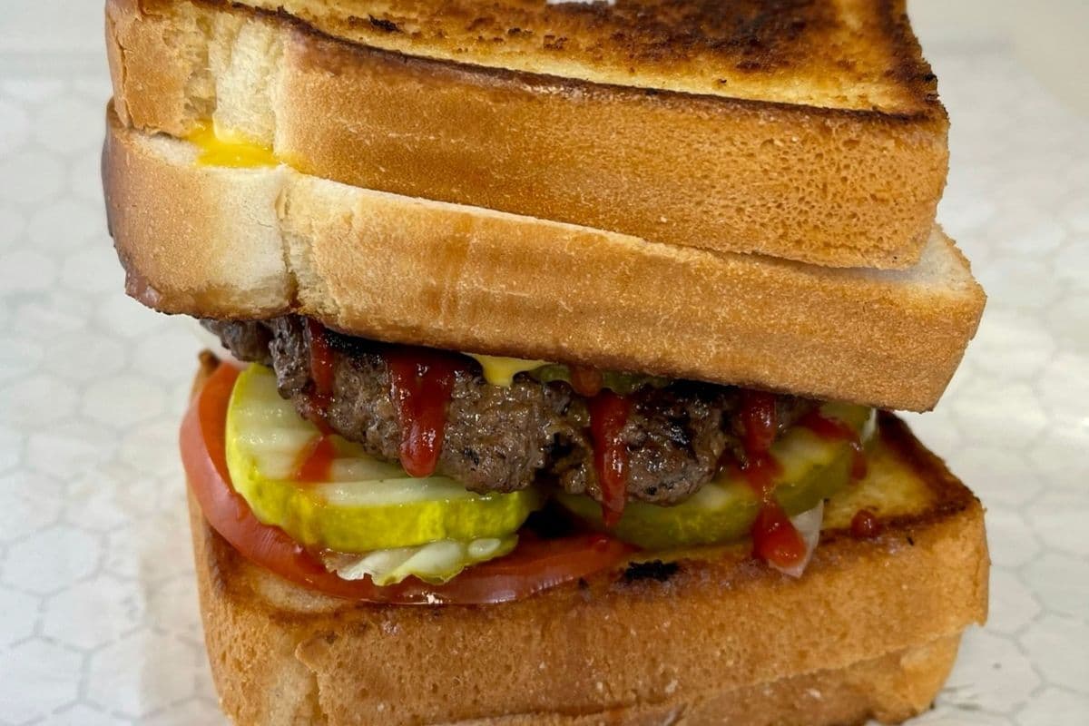 Grilled Beef Cheeseburger 6oz