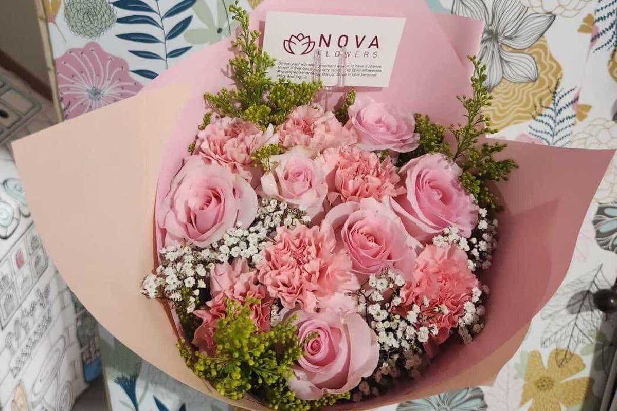 Pink Roses bouquet with carnations