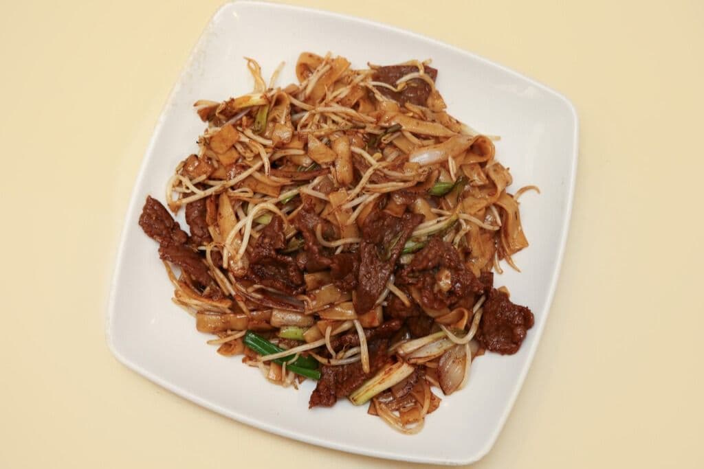 Pan Fried Sliced Beef and Rice Noodle 乾炒牛河 Party Trays (派對大盤) Large Size 大
