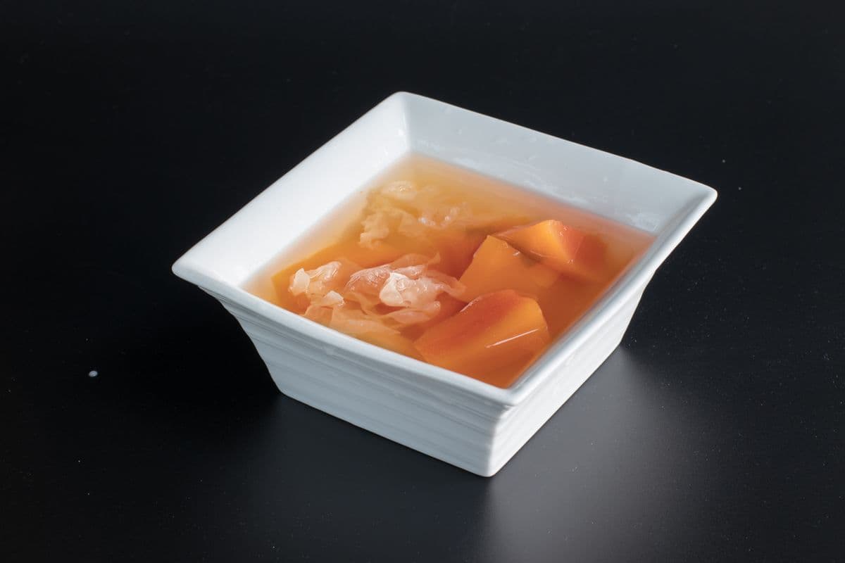 Stewed Papaya with Snow Fungus Sweet Soup (Hot Only) 木瓜雪耳燉雪梨