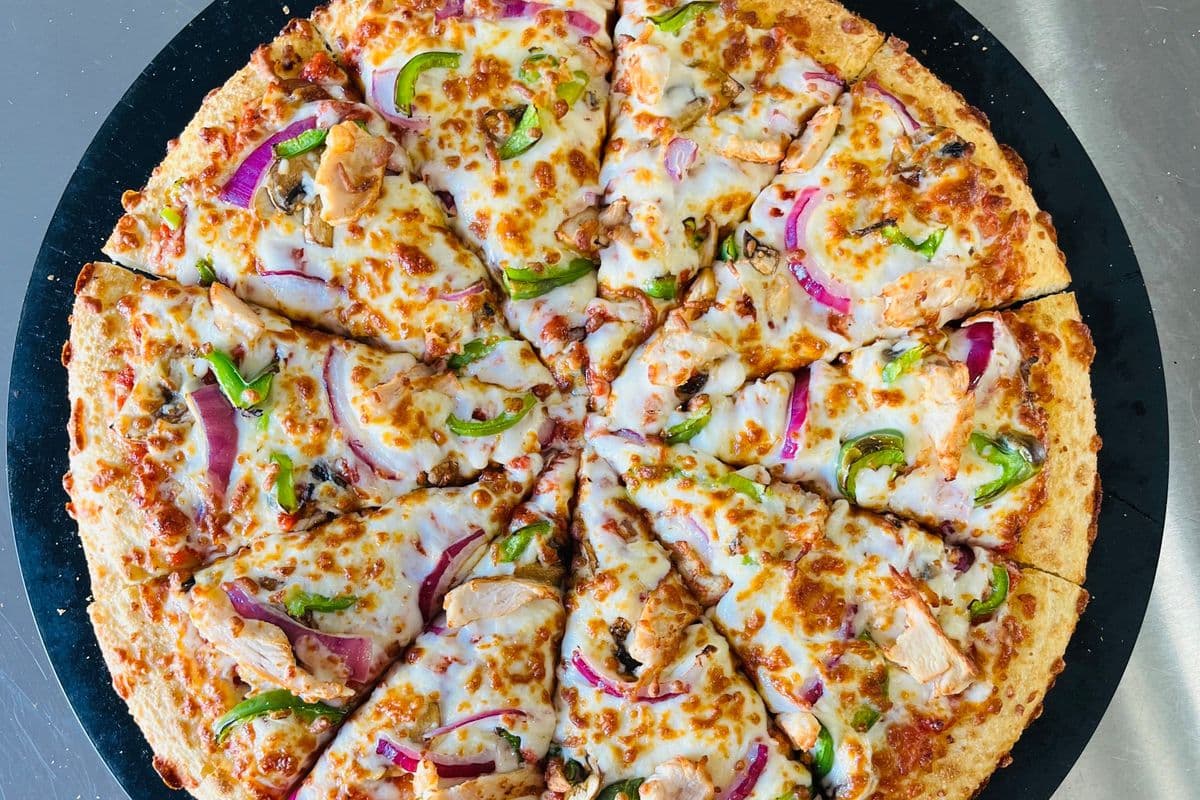 12" Chicken Deluxe Pizza