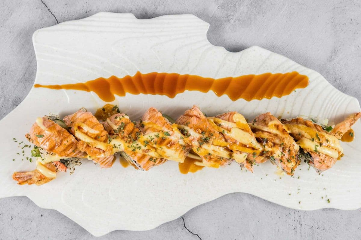 Uh10b Torched Salmon Dragon Roll炙烧三文鱼龙卷