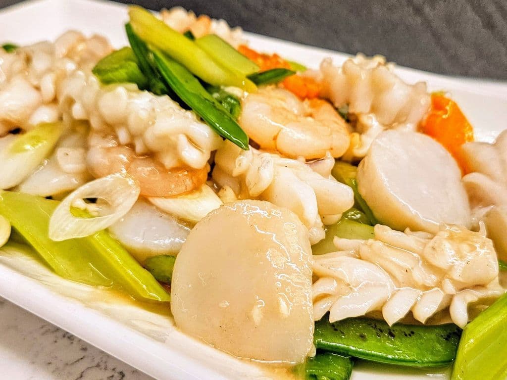 SF18 Wok Seared Assorted Seafood w/ Vegetables 油泡三鮮
