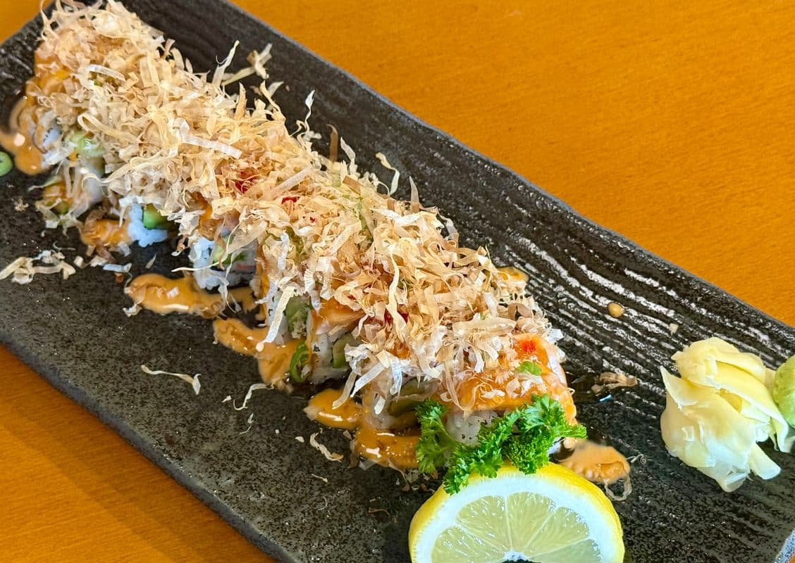 Salmon&Tobiko Roll (8 pcs)
