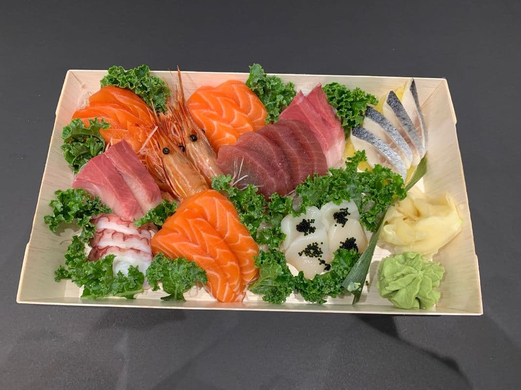 P02. Vintage Sashimi 30 pcs (for 2) / P02. 刺身拼盤 30 pcs (for 2)