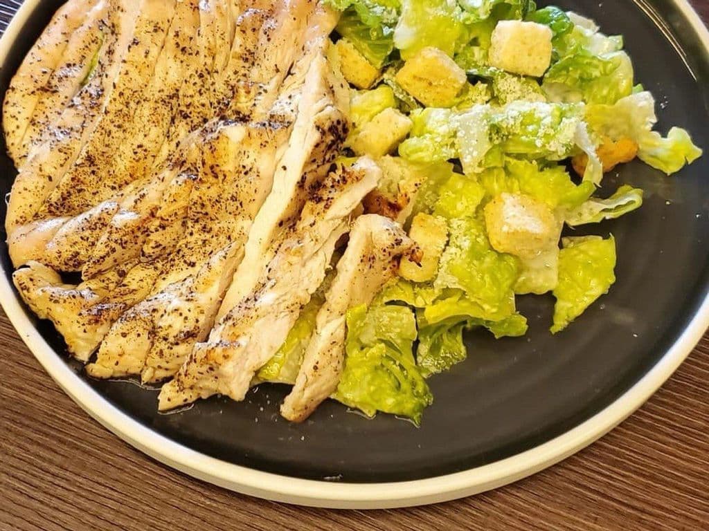 CEASER SALAD + CHICKEN
