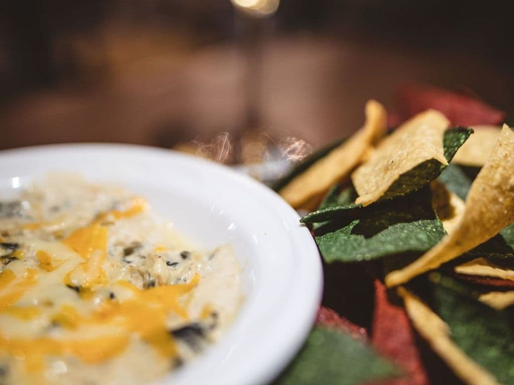 SPINACH AND ARTICHOKE DIP