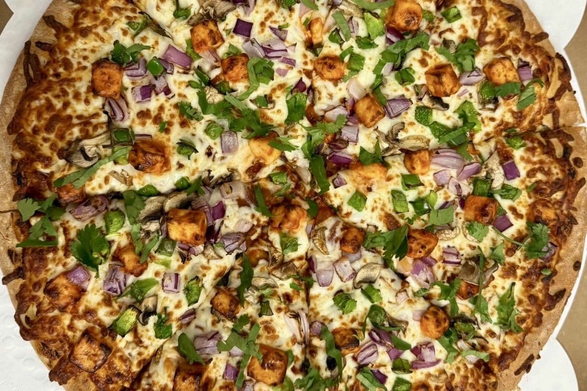 Tandoori paneer medium pizza