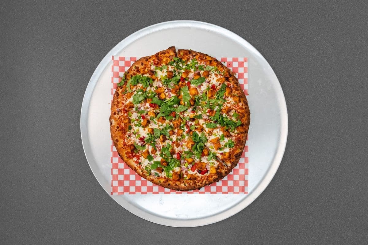 Tandoori Paneer Pizza (Curd Cheese)