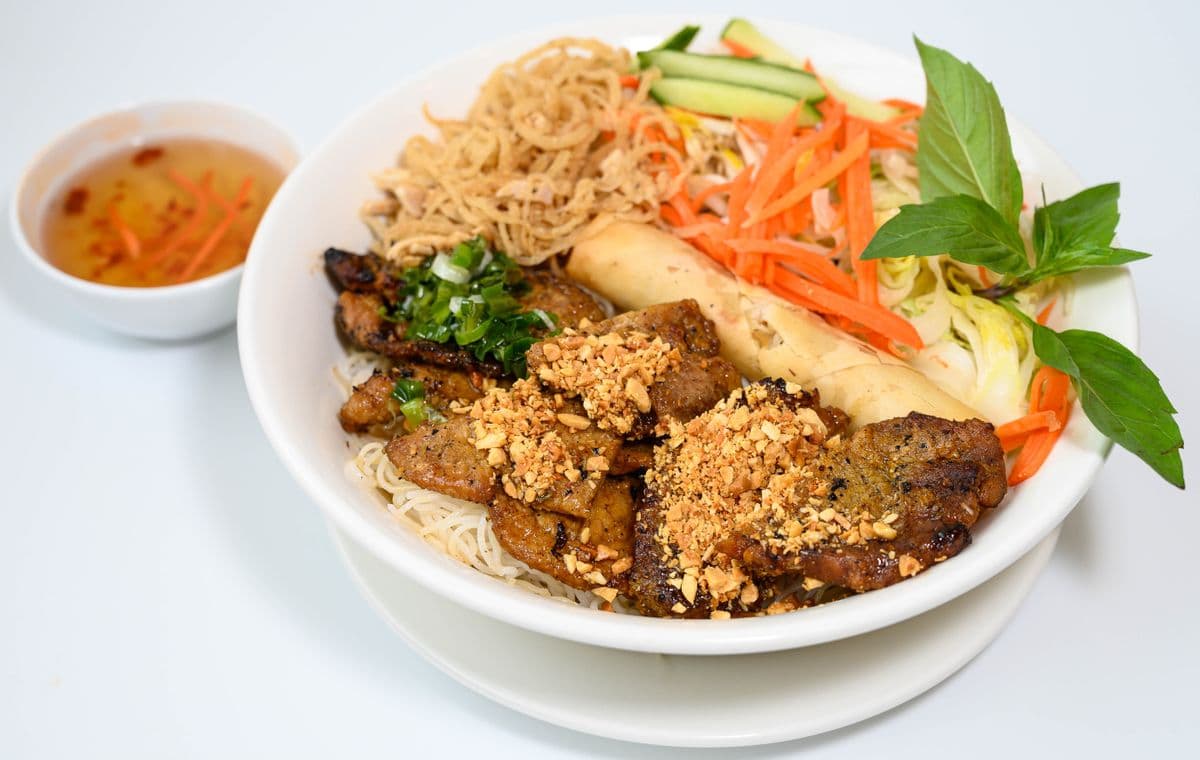 47. Grilled Pork, Spring Roll and Shredded Pork Skin with Vermicelli