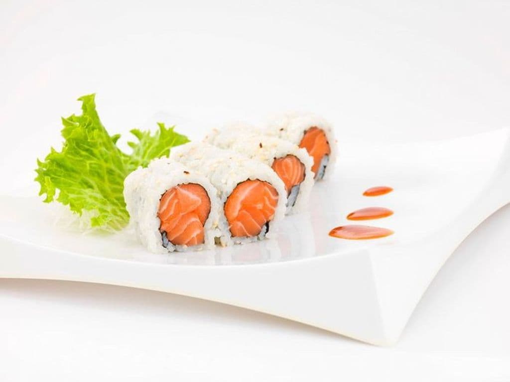 82. Salmon Roll(6pcs)