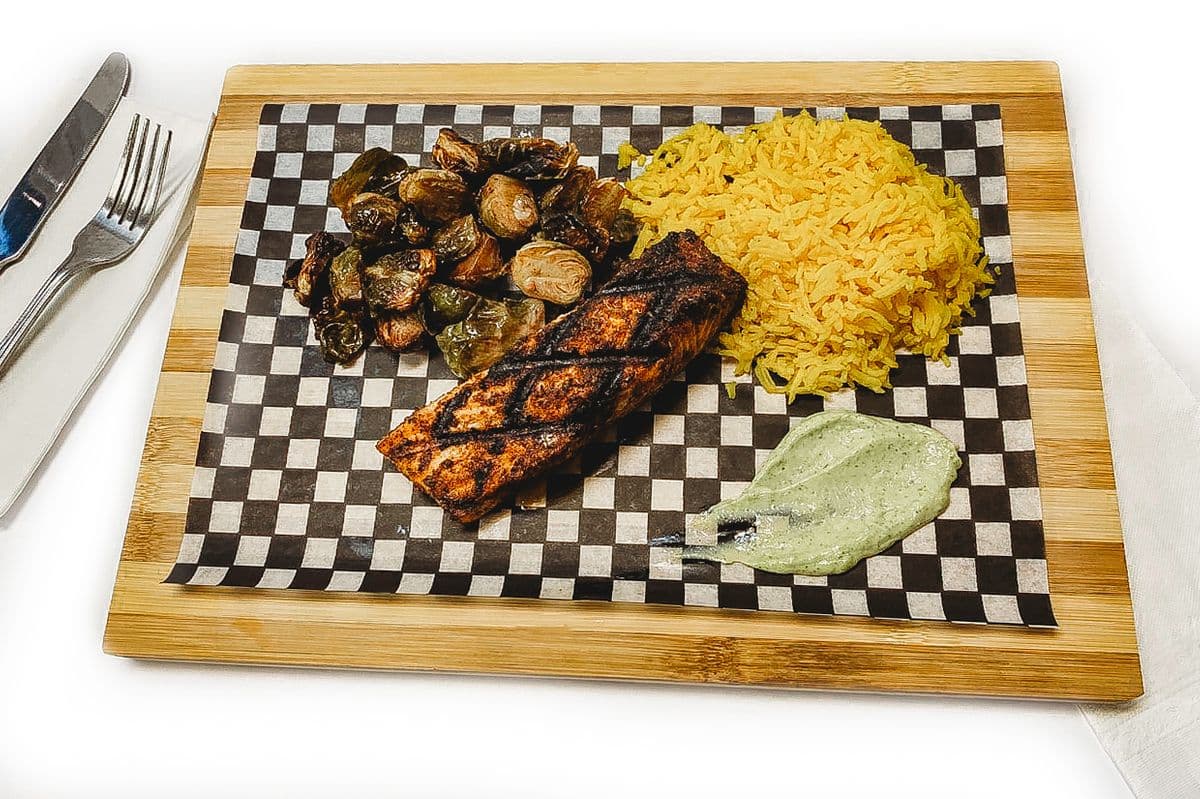 Plat de saumon grillé / Grilled Salmon Plate