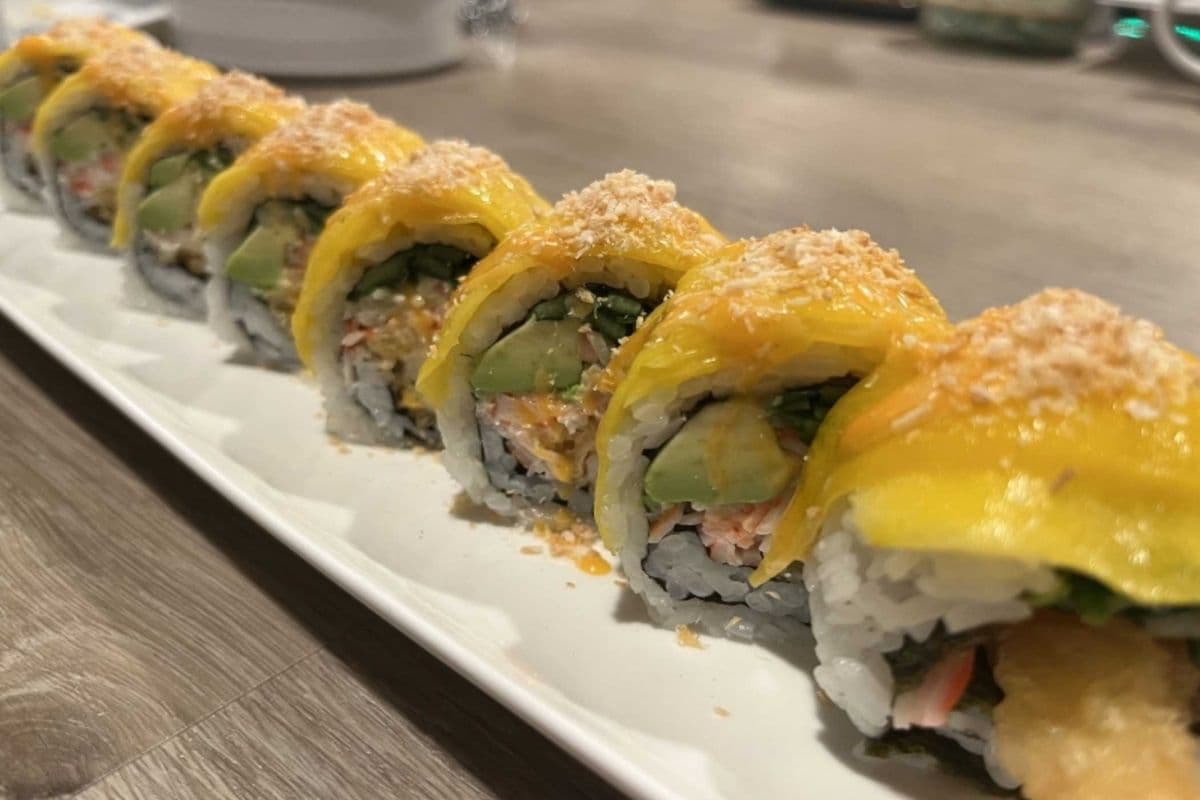 Tropicana Roll (8 pcs)