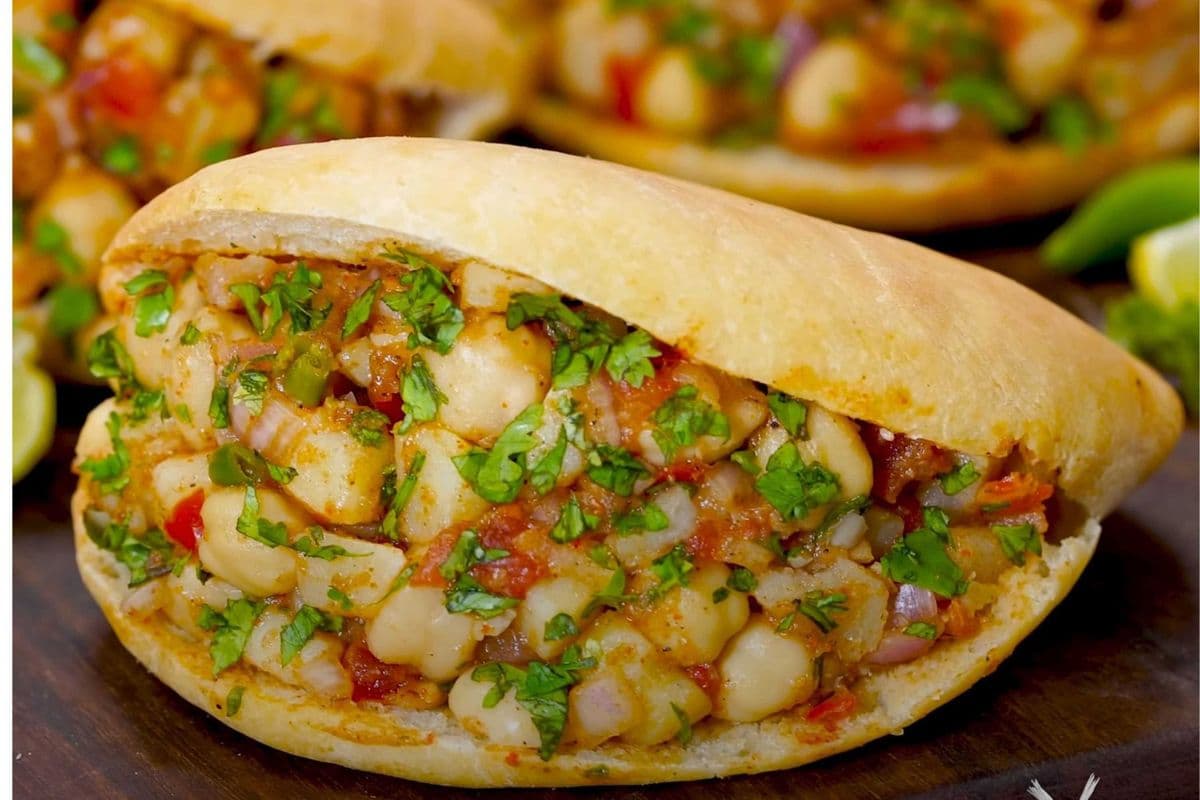 Indian Street Style Stuffed Chole kulche (1pc)